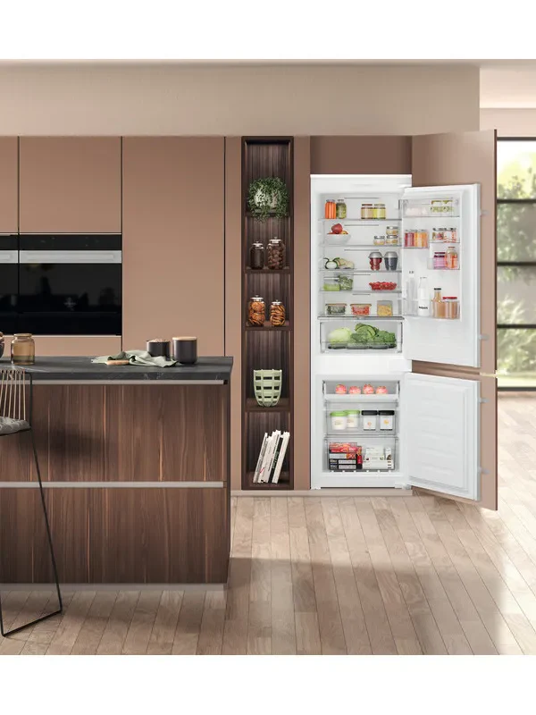 Hotpoint HTC18 T112 UK - White Integrated 70/30 Frost Free Fridge Freezer - E energy - Image 3